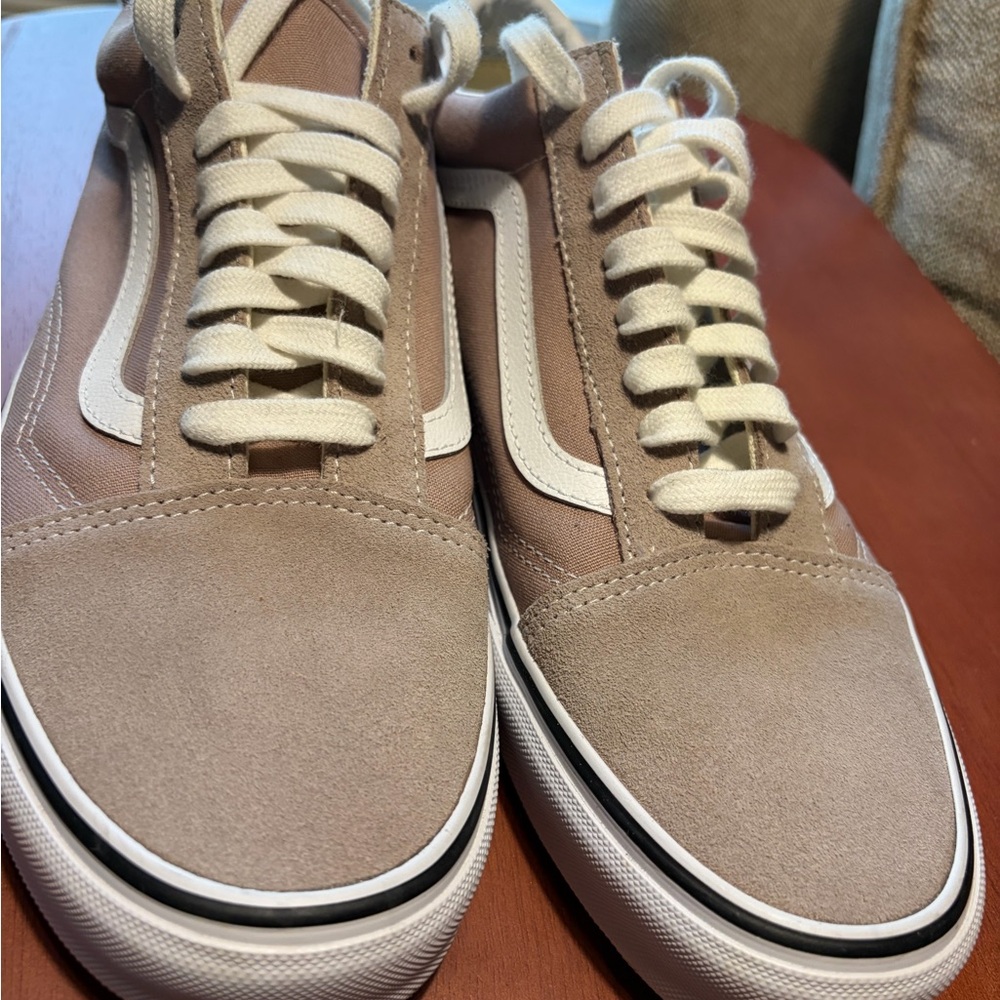 Vans Men's Beige and White Sneakers